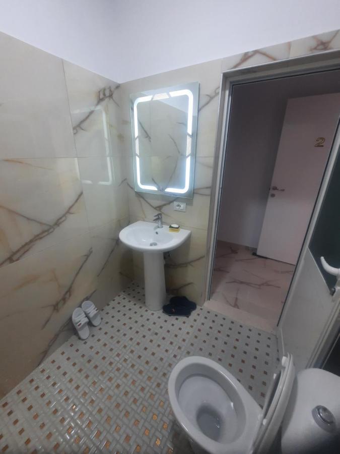 Hotel Megniar Lushnje Экстерьер фото