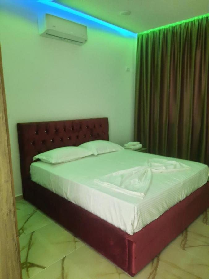 Hotel Megniar Lushnje Экстерьер фото
