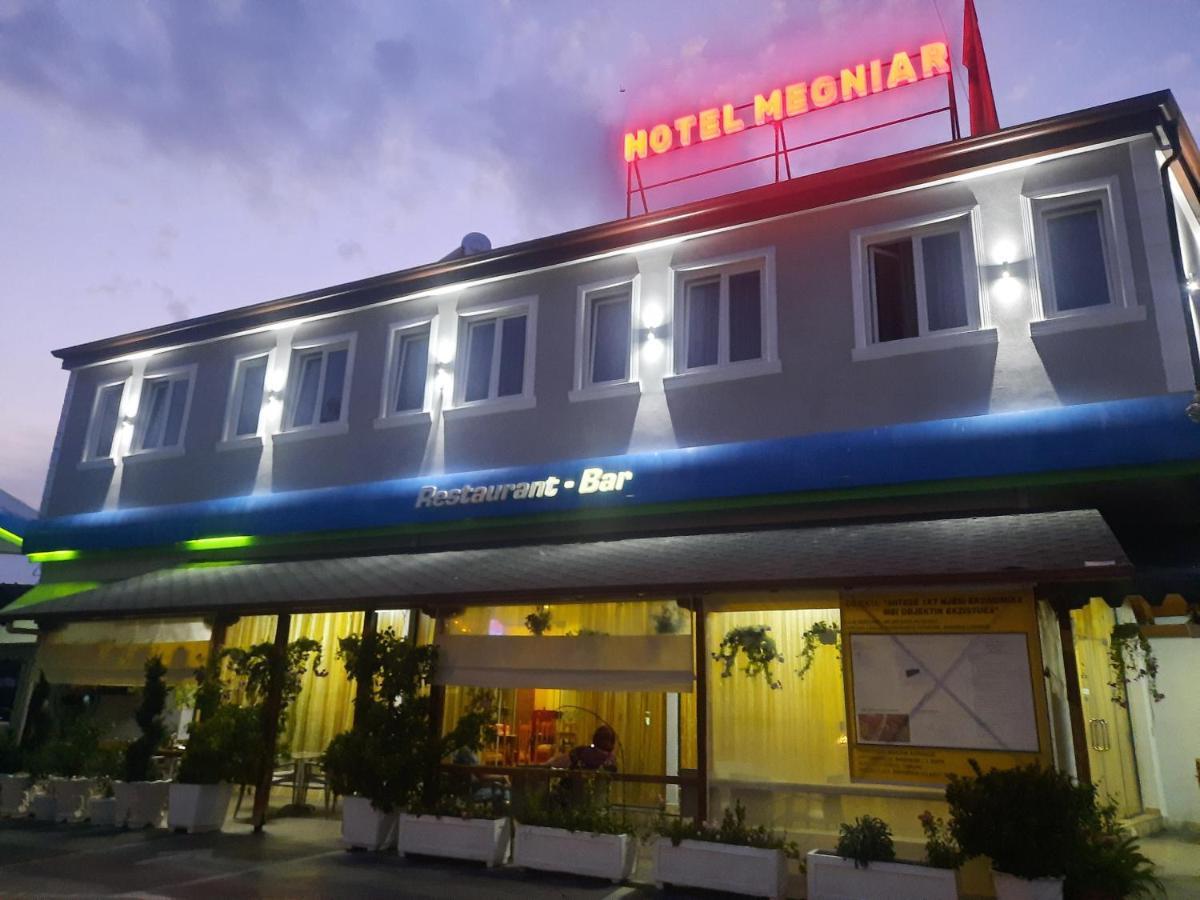 Hotel Megniar Lushnje Экстерьер фото