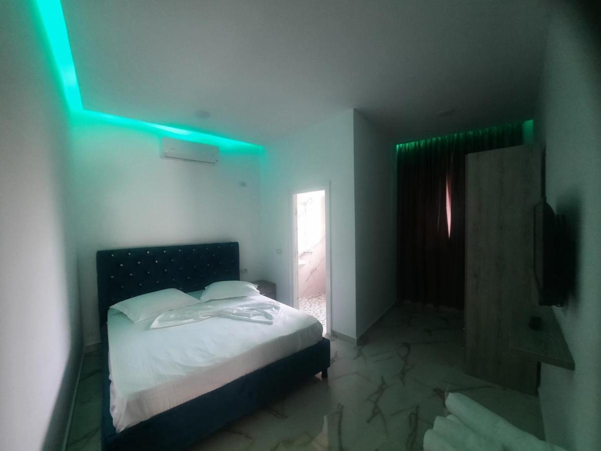 Hotel Megniar Lushnje Экстерьер фото