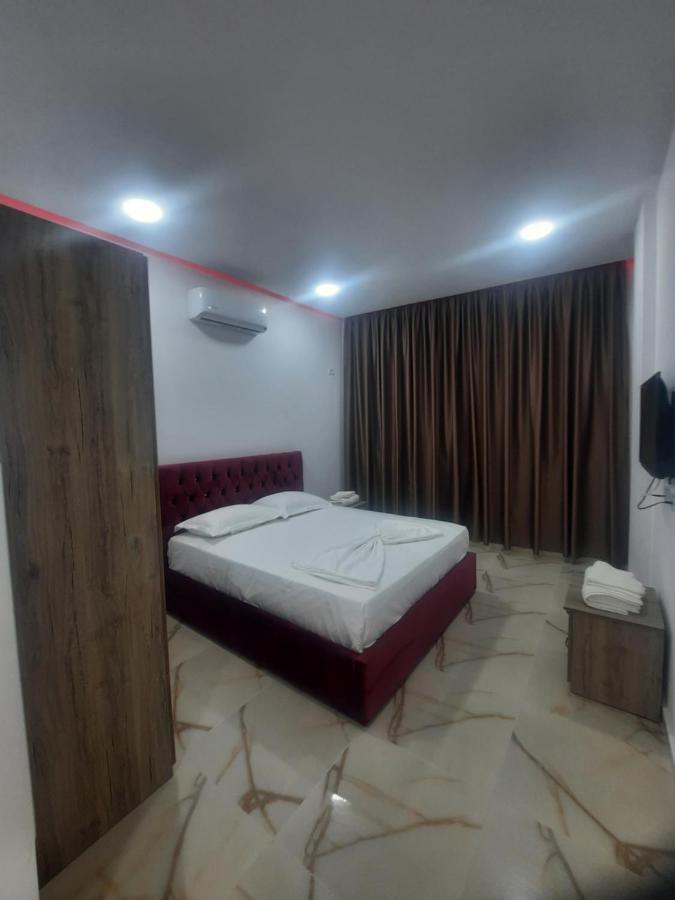 Hotel Megniar Lushnje Экстерьер фото