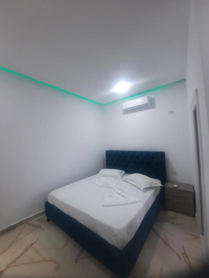 Hotel Megniar Lushnje Экстерьер фото