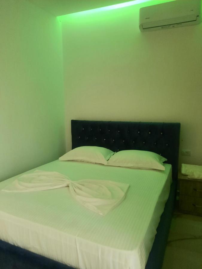 Hotel Megniar Lushnje Экстерьер фото