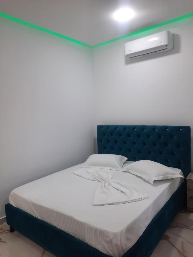 Hotel Megniar Lushnje Экстерьер фото