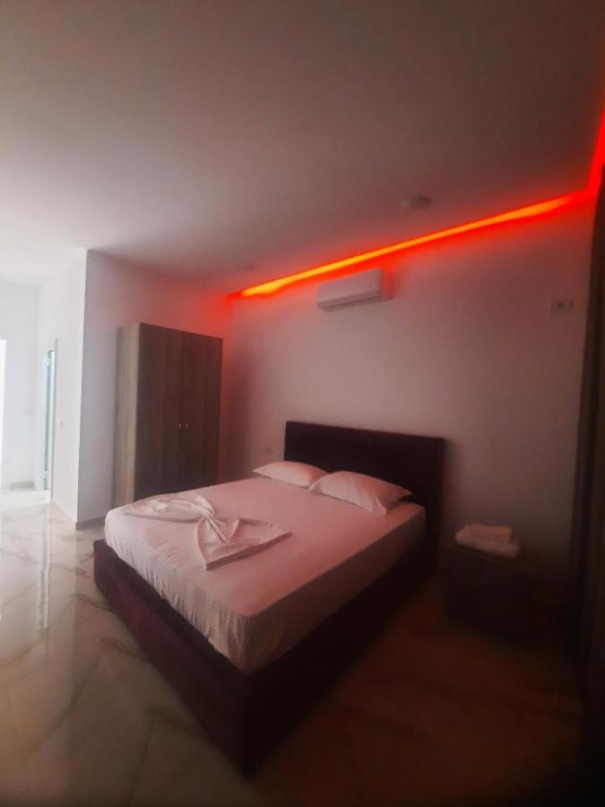 Hotel Megniar Lushnje Экстерьер фото