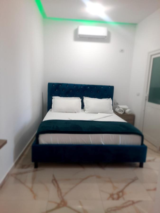 Hotel Megniar Lushnje Экстерьер фото