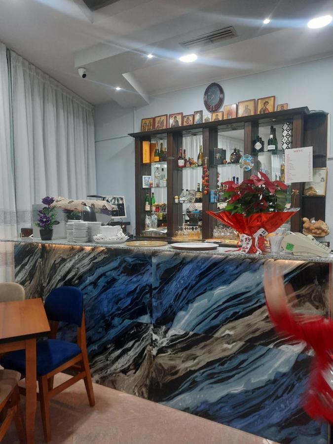 Hotel Megniar Lushnje Экстерьер фото