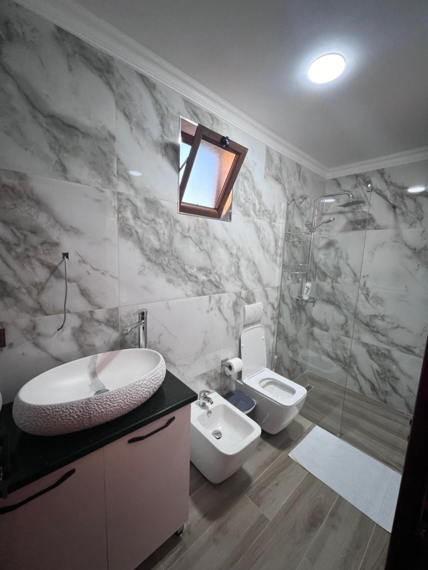 Hotel Megniar Lushnje Экстерьер фото