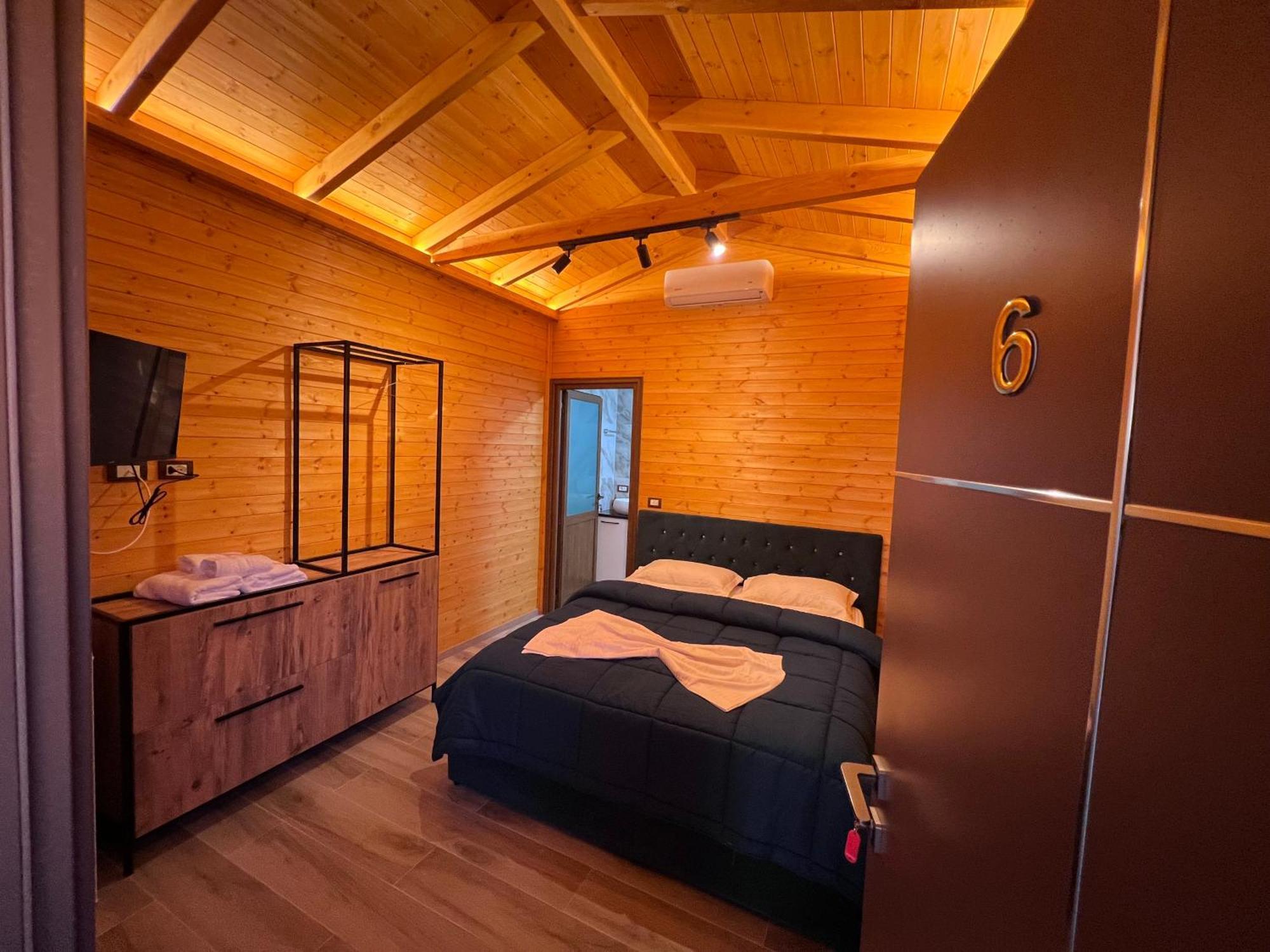 Hotel Megniar Lushnje Экстерьер фото
